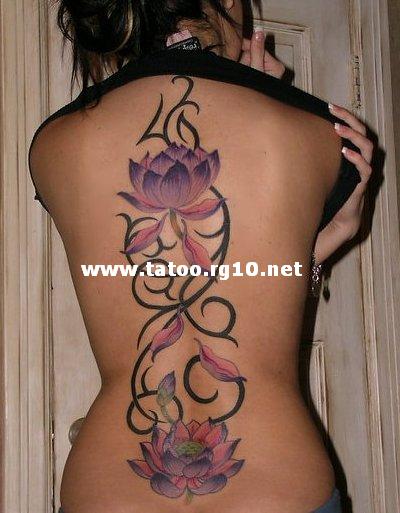 Flor de lotus tattoo.